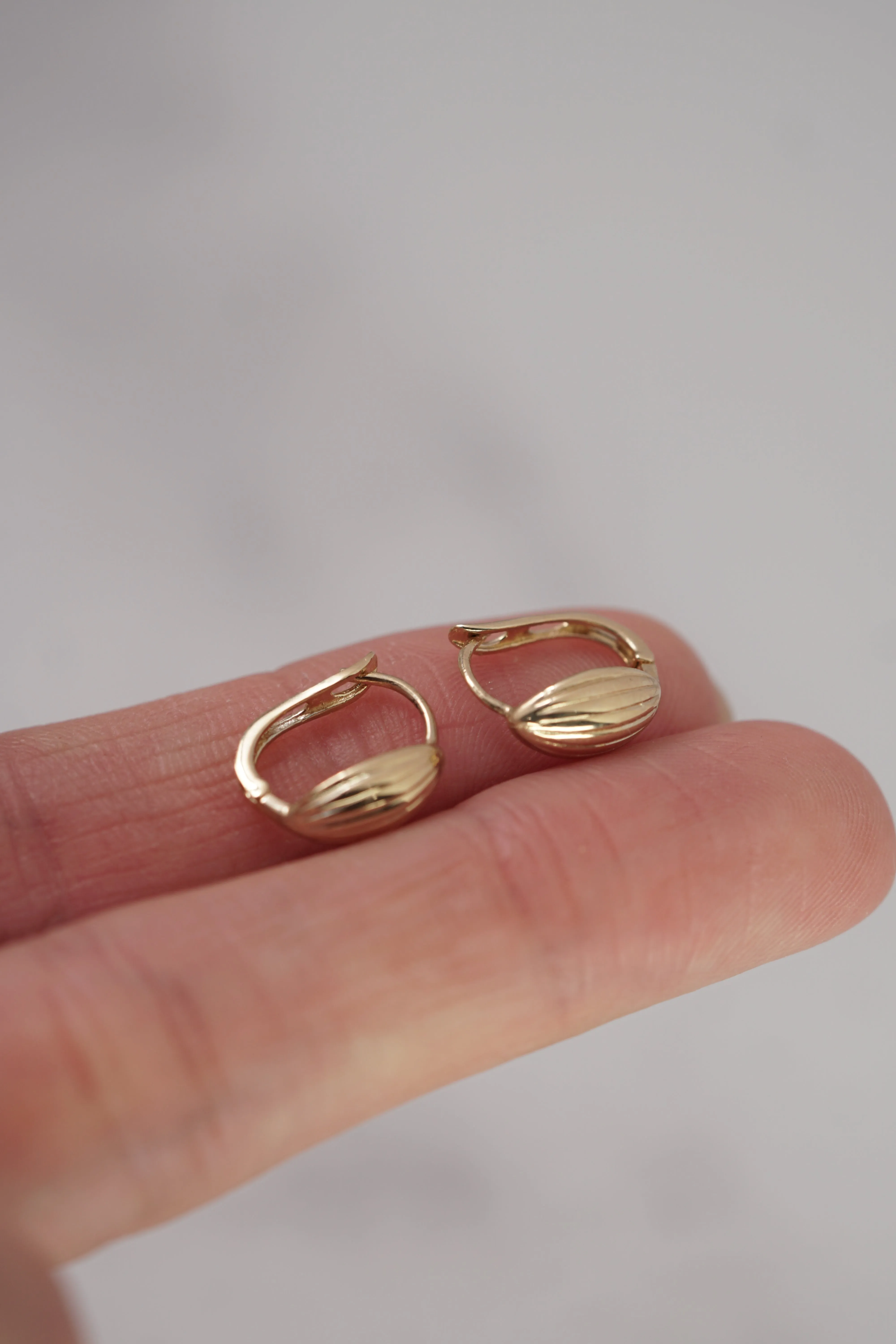 14K Solid Gold Shell Statement Huggies Hoop Earring