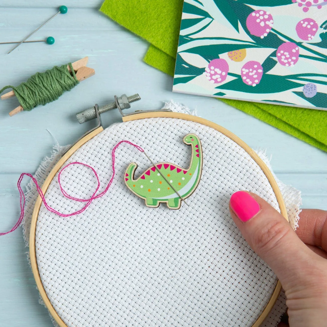 Dinosaur Magnetic Needle Minder