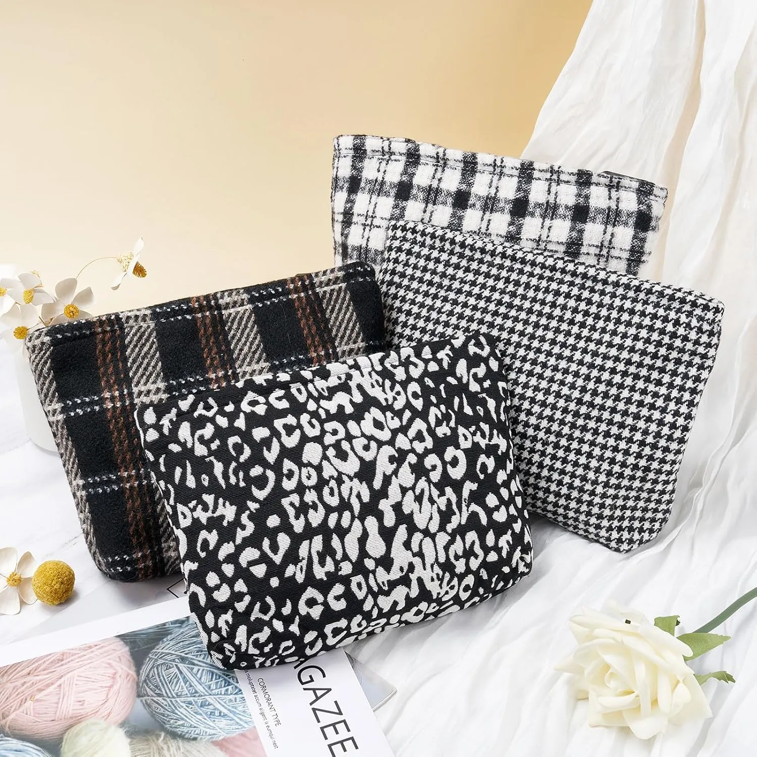 WOZEAH Checkered Makeup Bag for Purse Small Cosmetic Pouch,Stylish Zipper Make up Pouch Travel Canvas Toiletry Bags(Houndstooth)